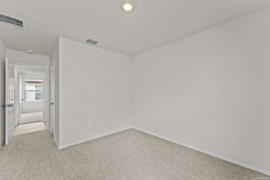 Spacious, unfurnished interior of a new home in Swenson Heights, Seguin (Image 20).