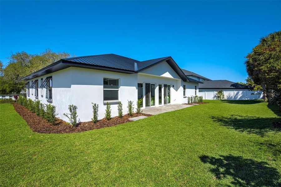 Exterior details and patio area of a home in , Largo (Image 4).