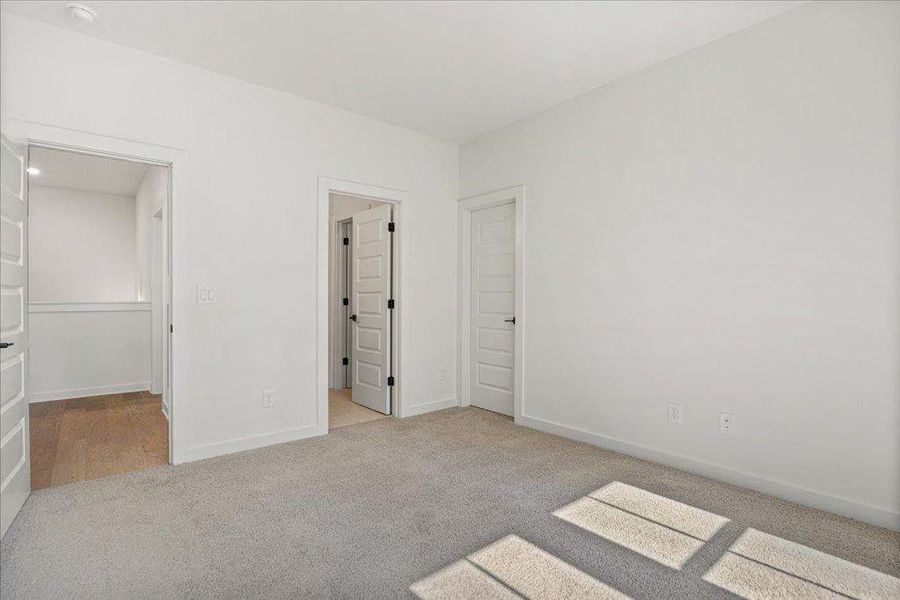Spacious, unfurnished interior of a new home in , Gainesville (Image 28).