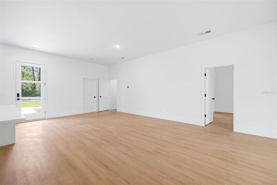 Spacious, unfurnished interior of a new home in , Ocala (Image 31).