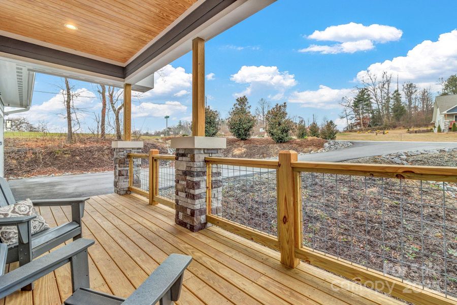 Community amenities in , Hendersonville (Image 43).