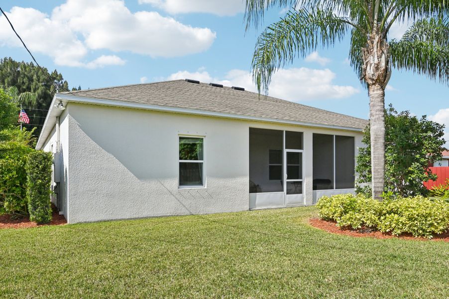 Representative exterior details of a home built from the Sierra by Maronda Homes in Royal Highlands, Weeki Wachee (Image 22).