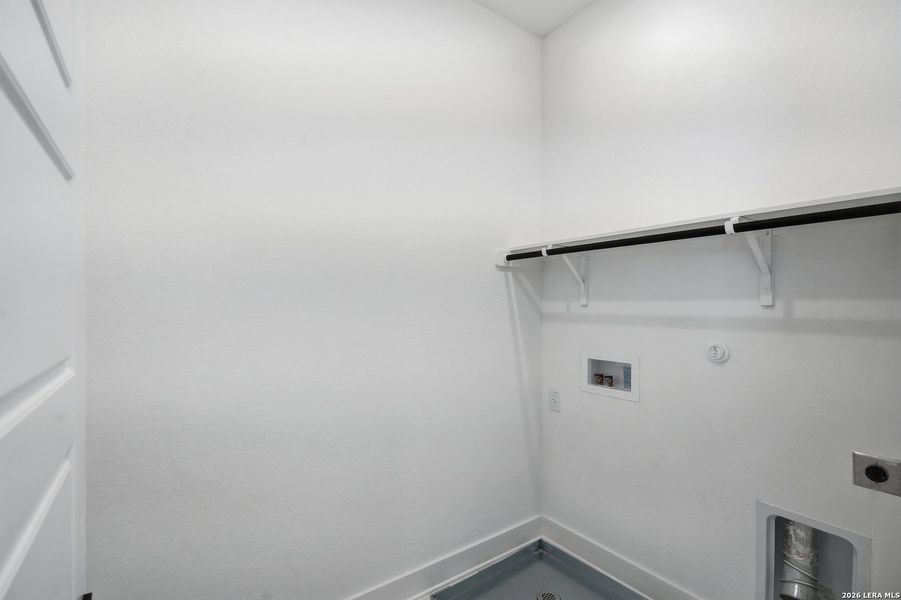 Spacious, unfurnished interior of a new home in Centero at Stone Oak, San Antonio (Image 22).