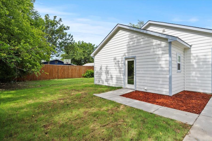 Exterior details and patio area of a home in , West Tawakoni (Image 3). Exterior details and patio area of a home in , West Tawakoni (Image 3).