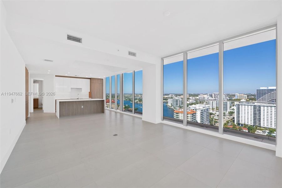 Spacious, unfurnished interior of a new home in , Fort Lauderdale (Image 28).