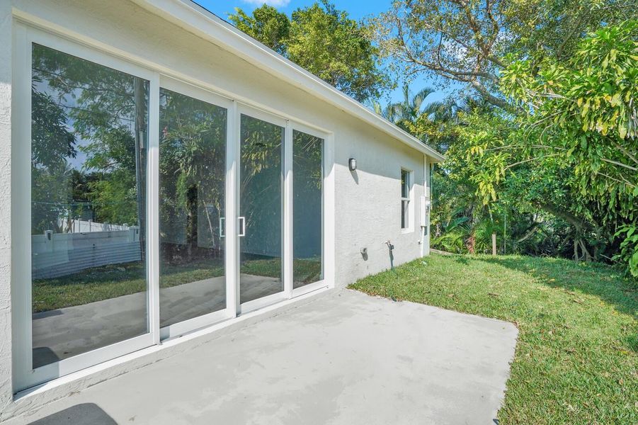 Exterior details and patio area of a home in , Lantana (Image 19).