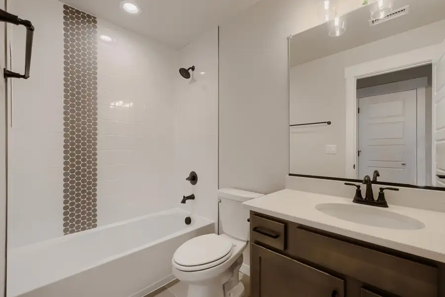 8135 Pennydale - Full Bathroom 8135 Pennydale - Full Bathroom