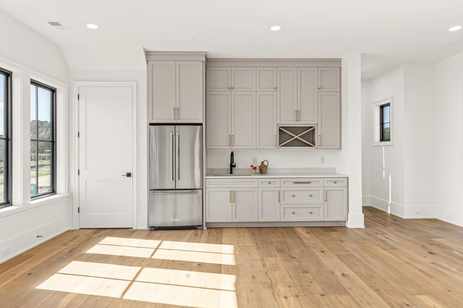 Furnished interior view inside a new home in , Charleston (Image 75).