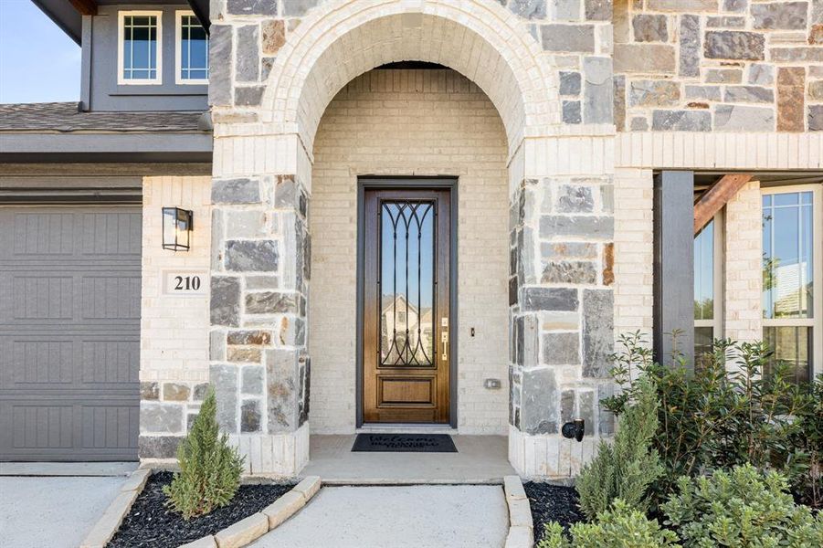 Exterior details and patio area of a home in Sunset Ridge, Alvarado (Image 24).