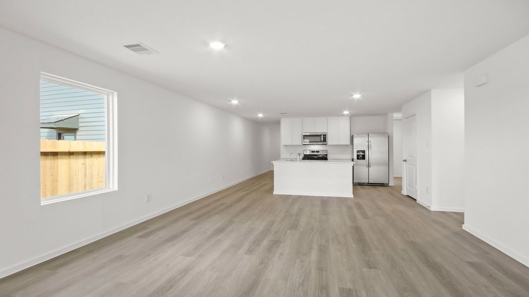Representative unfurnished interior of a home built from the Estero by D.R. Horton in Sunset Valley, Hockley (Image 8).