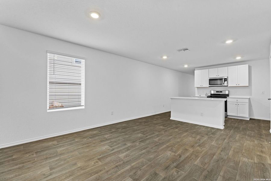 Spacious, unfurnished interior of a new home in Applewood, San Antonio (Image 22).