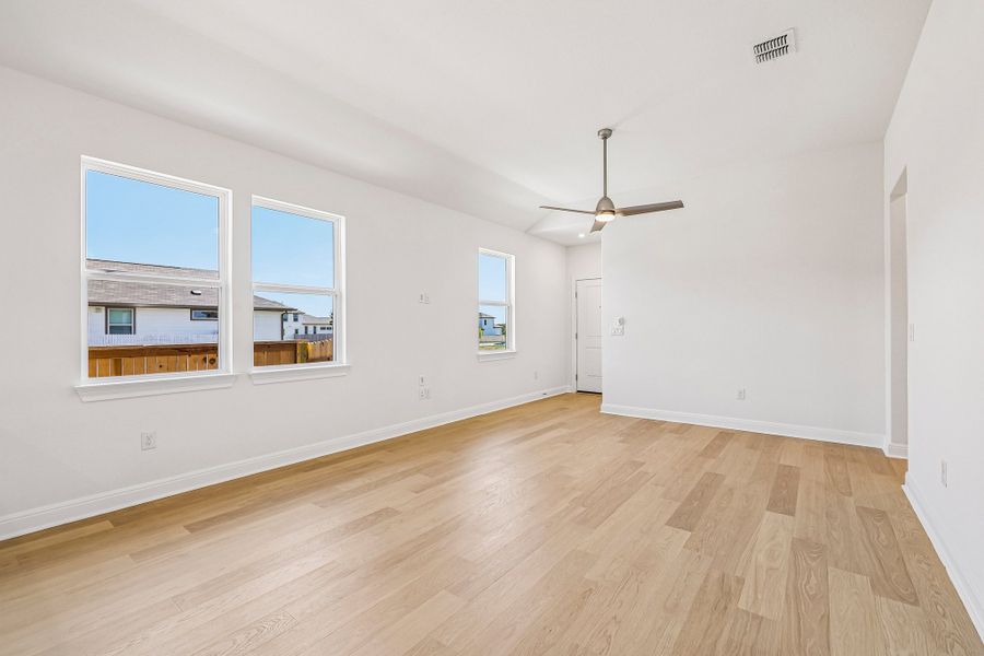 Spacious, unfurnished interior of a new home in Sage Hollow, Kyle (Image 10).