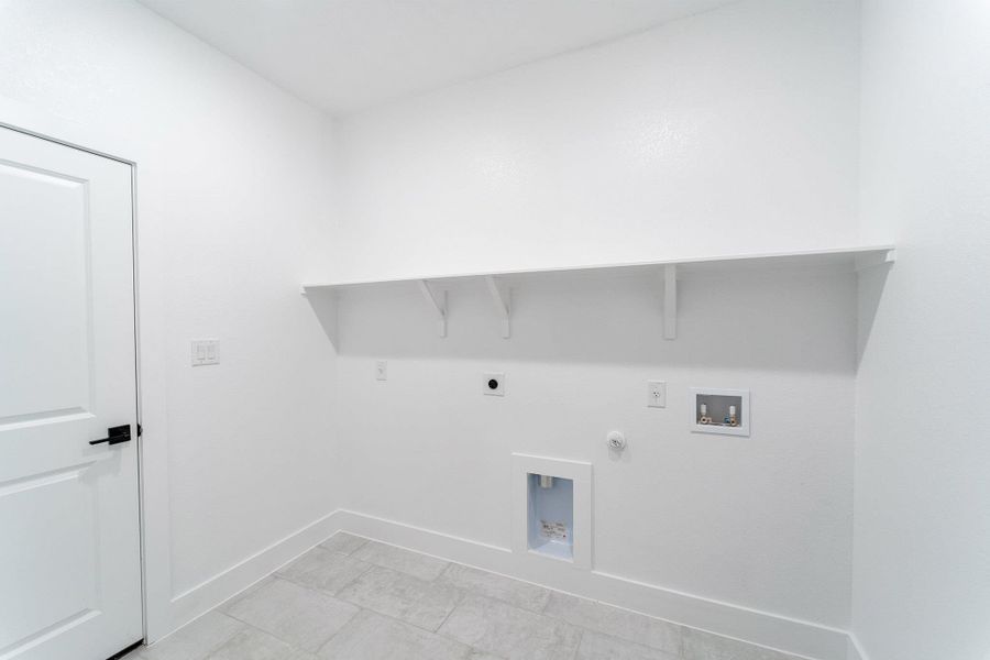 Spacious, unfurnished interior of a new home in Lariat, Liberty Hill (Image 18).