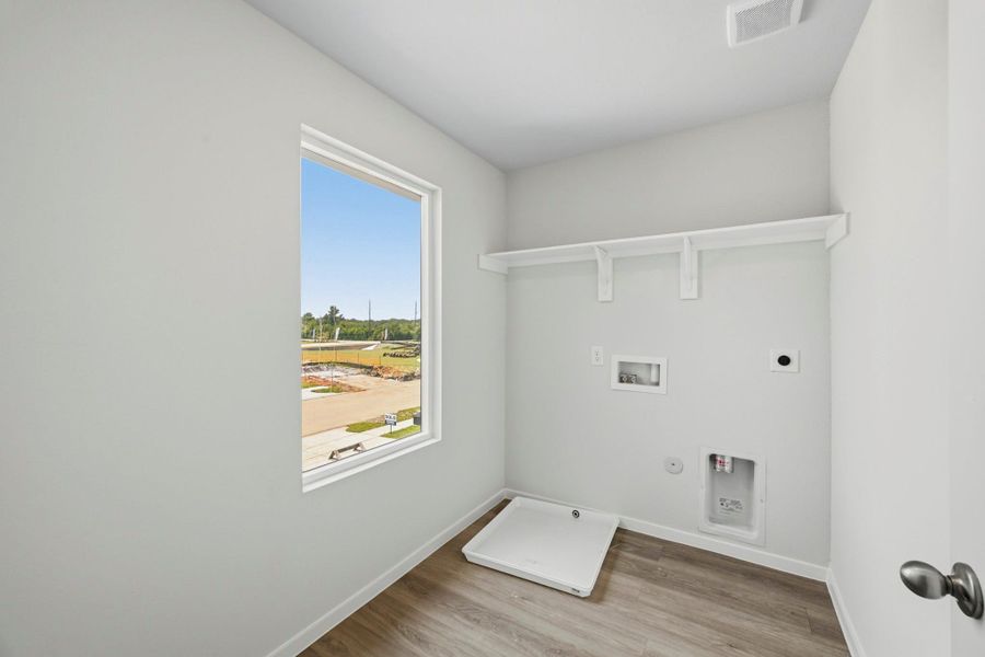 Spacious, unfurnished interior of a new home in Sunset Valley, Hockley (Image 12).