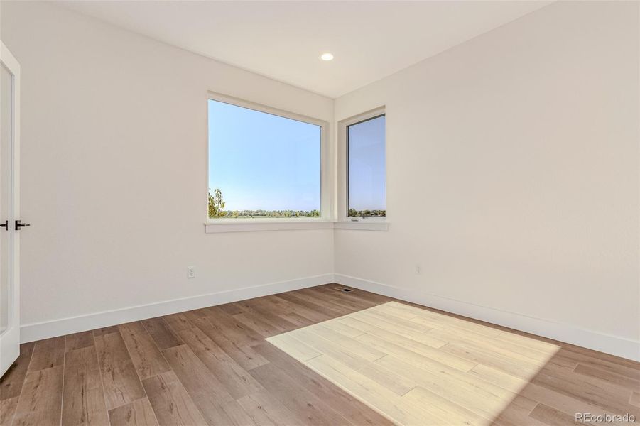 Spacious, unfurnished interior of a new home in West Grange, Longmont (Image 22).