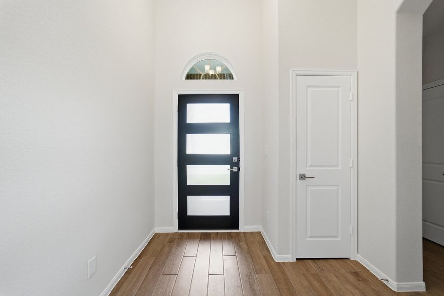 Spacious, unfurnished interior of a new home in Ashland, Richwood (Image 12).