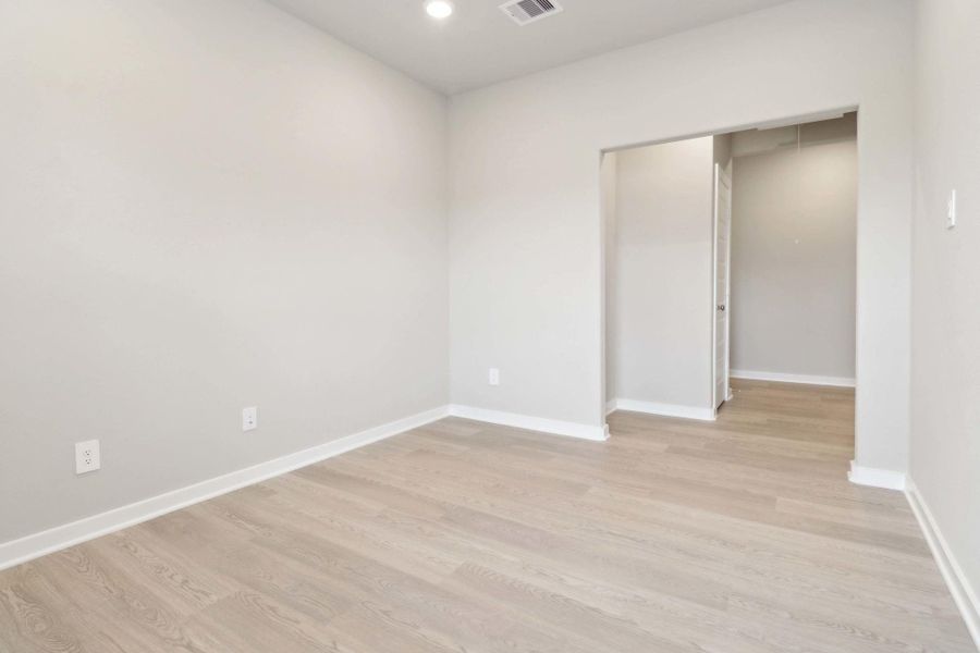 Spacious, unfurnished interior of a new home in Massey Oaks - Premier Series, Pearland (Image 30).