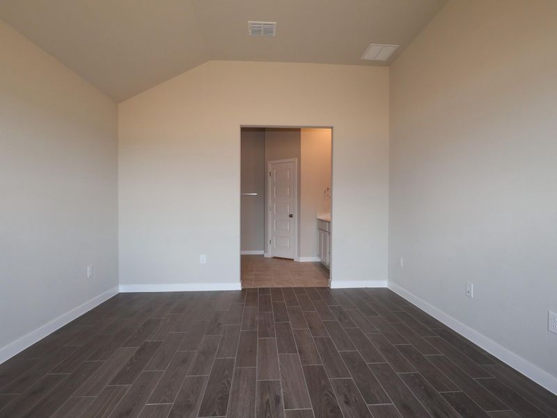 Spacious, unfurnished interior of a new home in Willow Springs, Buda (Image 16). Spacious, unfurnished interior of a new home in Willow Springs, Buda (Image 16).