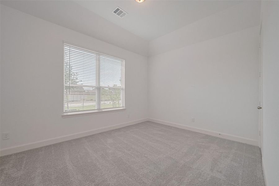 Spacious, unfurnished interior of a new home in Lago Mar, Texas City (Image 21).