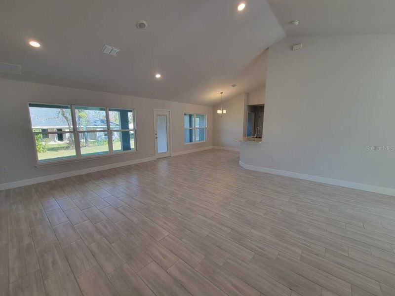 Spacious, unfurnished interior of a new home in Ocala Waterway / Kingsland Country Estates, Ocala (Image 6).
