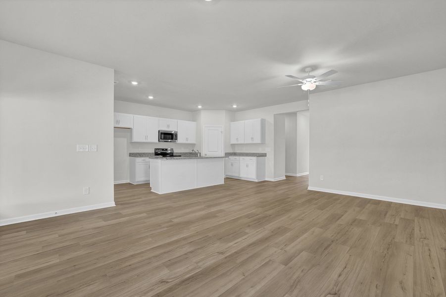 Spacious, unfurnished interior of a new home in River Tide Farms, Bolivia (Image 14).