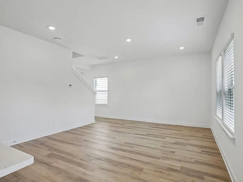 Spacious, unfurnished interior of a new home in Crestview - Ridge Series, Hermitage (Image 9).