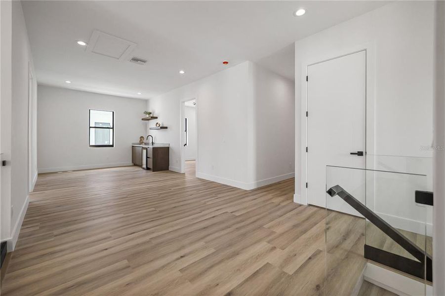 Spacious, unfurnished interior of a new home in , Tampa (Image 44).