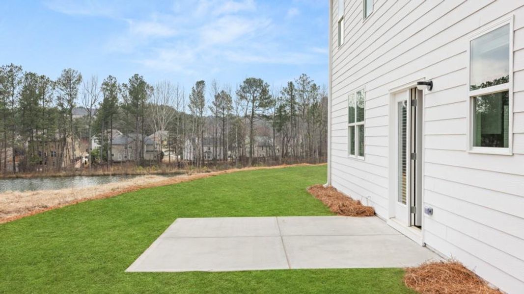 Exterior details and patio area of a home in Thompson Ridge, Dallas (Image 20).