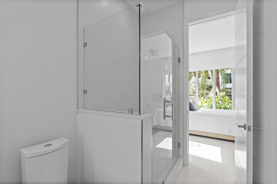 1st Floor Ensuite 1st Floor Ensuite