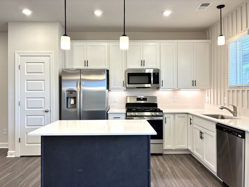Furnished interior view inside a new home in Holly Ridge, Greenville (Image 8).