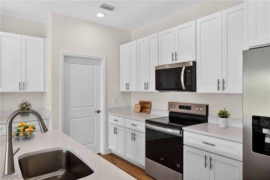 Furnished interior view inside a new home in Cape Coral, Cape Coral (Image 6).