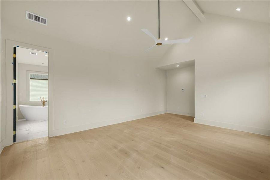 Spacious, unfurnished interior of a new home in , Atlanta (Image 37).
