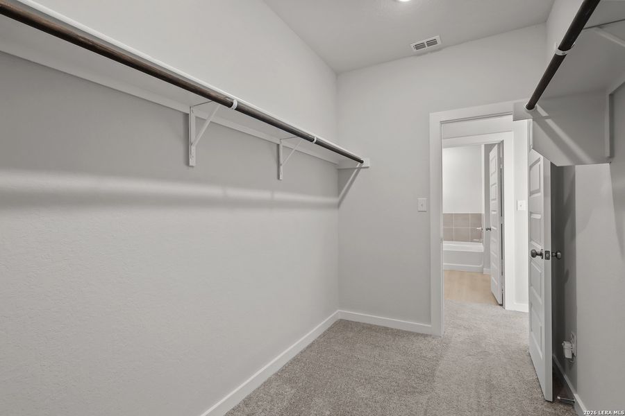 Spacious, unfurnished interior of a new home in Cinco Lakes, San Antonio (Image 26).