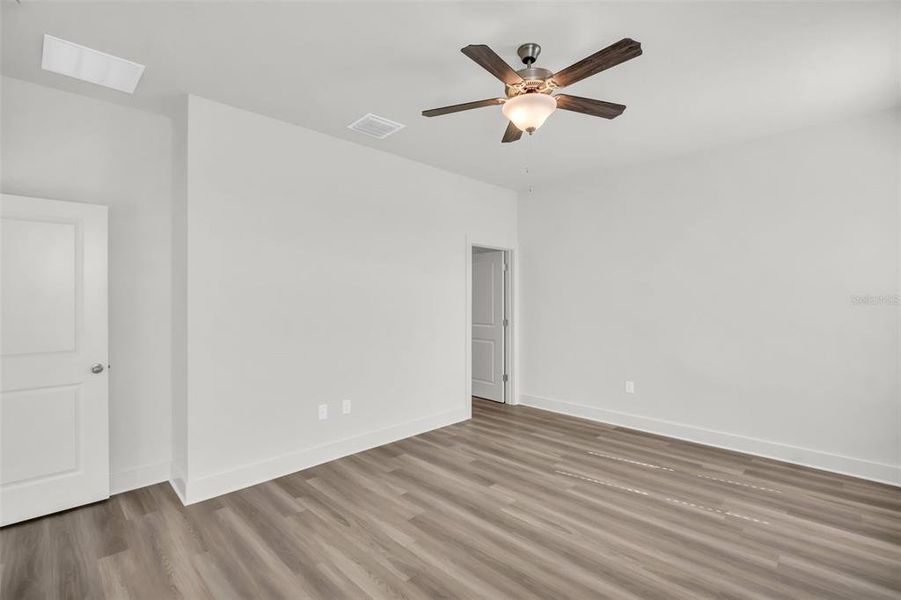 Spacious, unfurnished interior of a new home in Emerald Fields, Hudson (Image 25).
