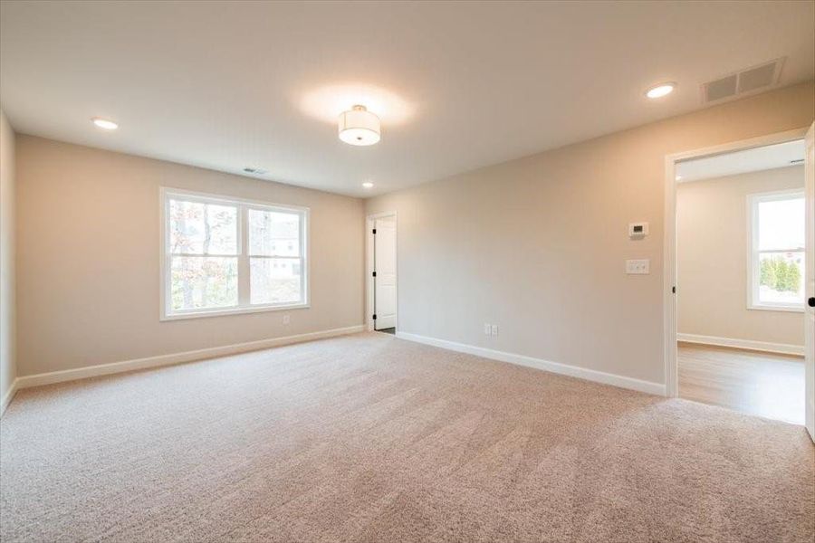 Spacious, unfurnished interior of a new home in Cherokee Township, Acworth (Image 20).
