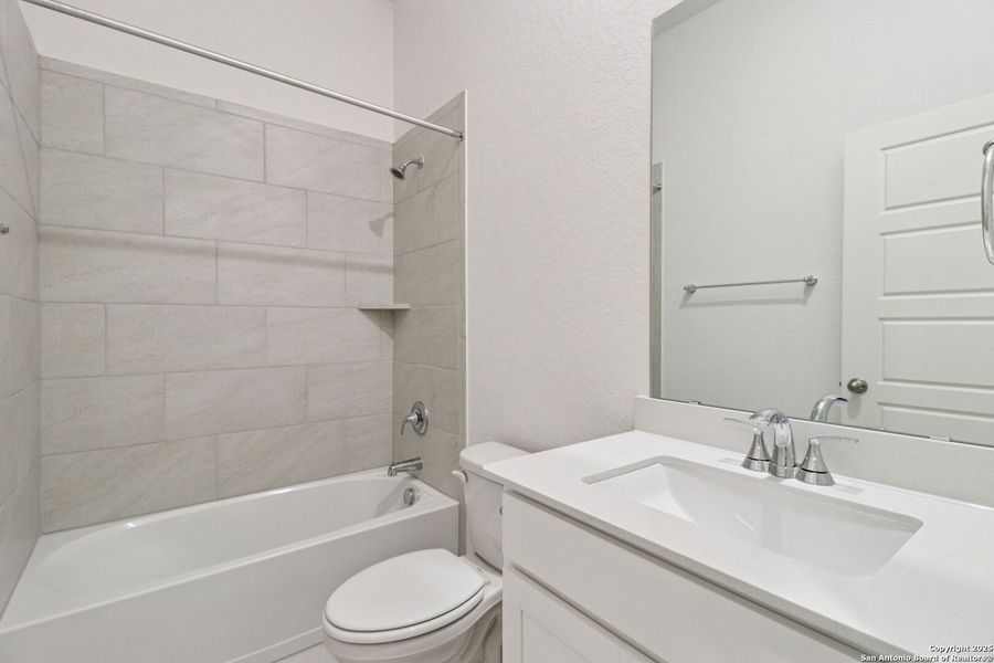 Furnished interior view inside a new home in Sagebrooke - Classic Series, San Antonio (Image 5).