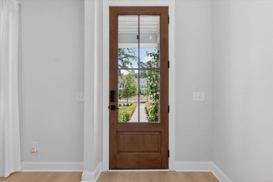 Spacious, unfurnished interior of a new home in Oak Bluff, Charleston (Image 22).