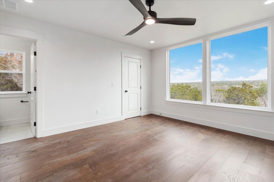 Spacious, unfurnished interior of a new home in , Wimberley (Image 20).