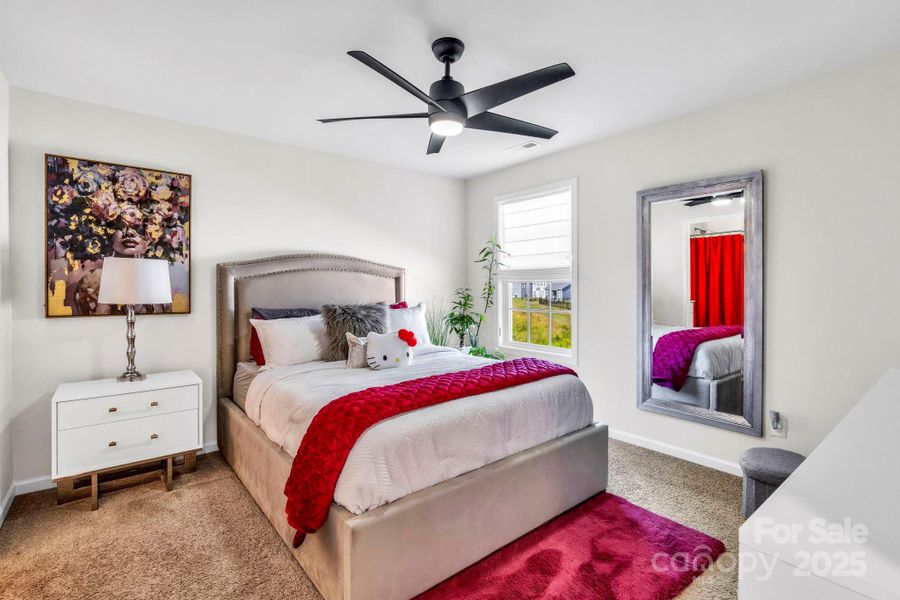 Secondary bedroom suite w/ private full bathroom (upstairs)