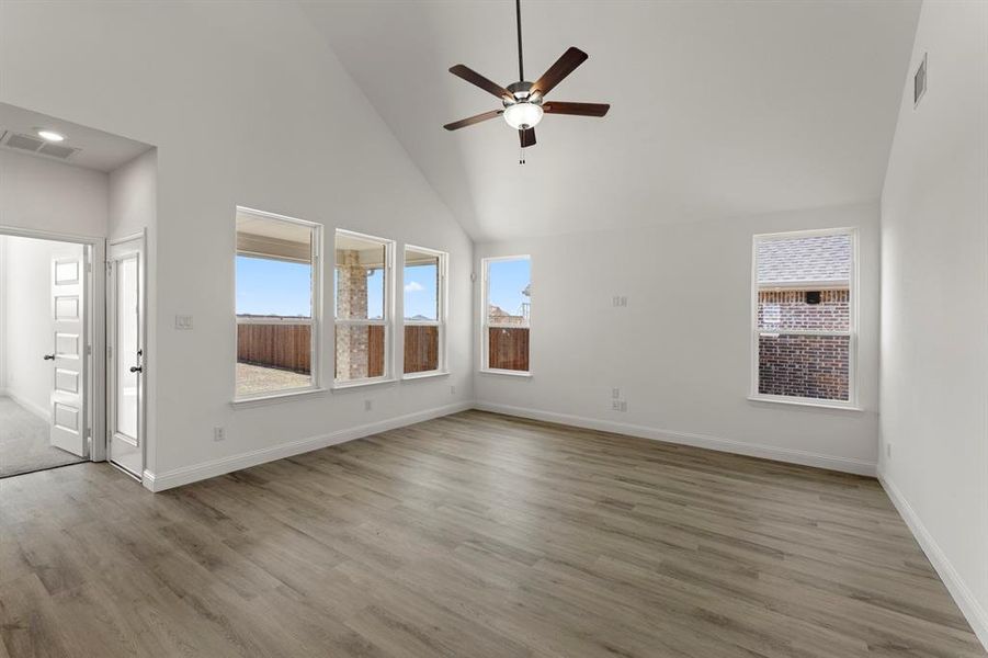 6_07. 510 Front Davis - Family