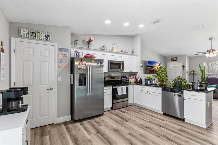 Furnished interior view inside a new home in , Dunnellon (Image 9).