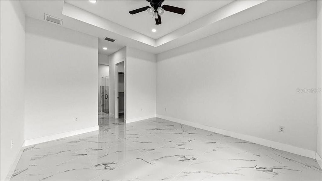 Spacious, unfurnished interior of a new home in , Lehigh Acres (Image 43).