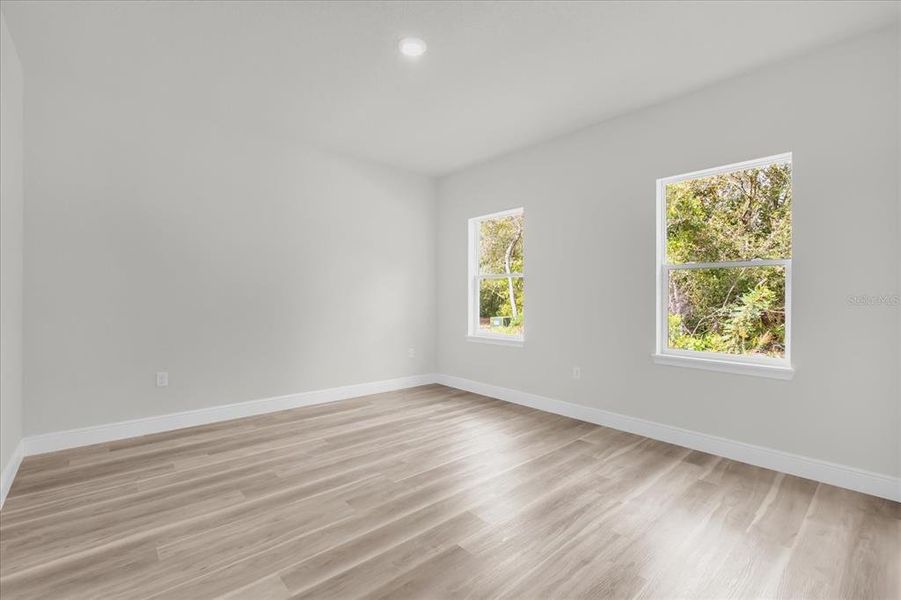 Spacious, unfurnished interior of a new home in , Ocala (Image 21).