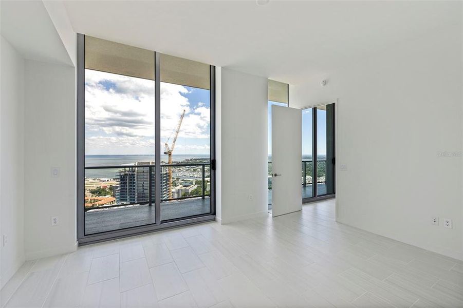 Spacious, unfurnished interior of a new home in , St. Petersburg (Image 71).