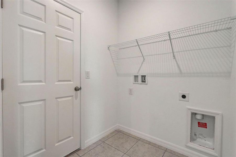 Spacious, unfurnished interior of a new home in Sunset Lakes Estates, Mascotte (Image 25).