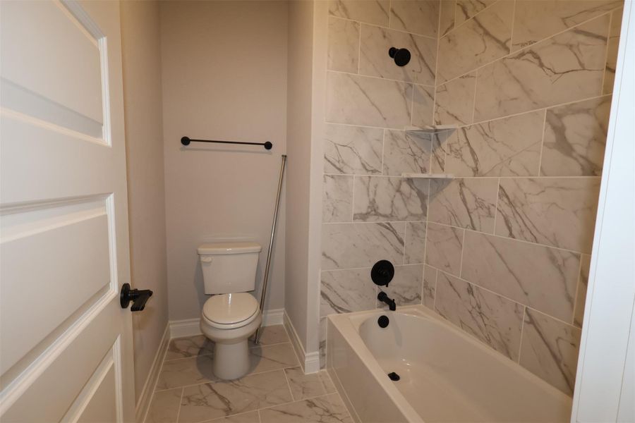 Furnished interior view inside a new home in Edgewood, Leander (Image 3).