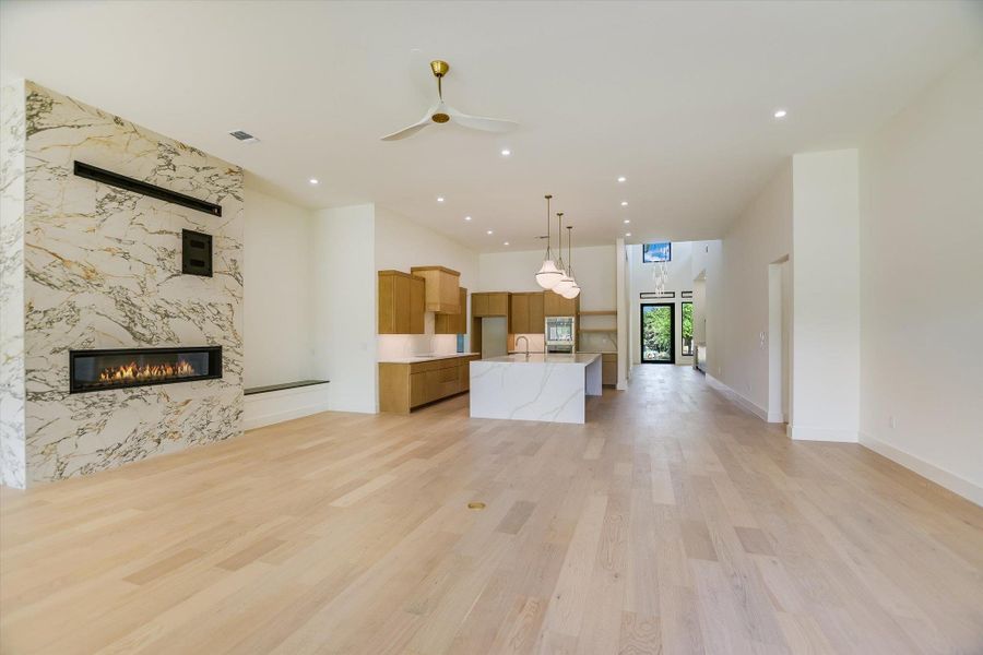 Spacious, unfurnished interior of a new home in , Horseshoe Bay (Image 31).