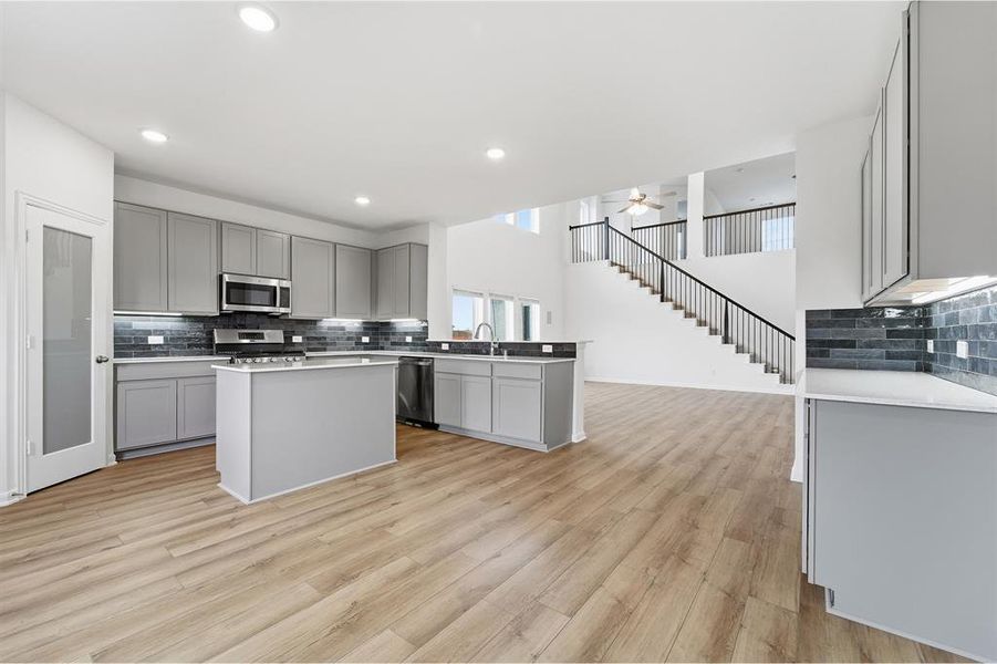 Furnished interior view inside a new home in Saddlebrook Estates, Waxahachie (Image 7).