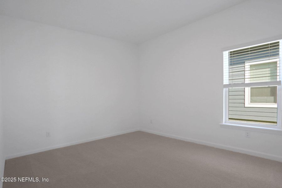 Spacious, unfurnished interior of a new home in Jennings Farm, Middleburg (Image 38).