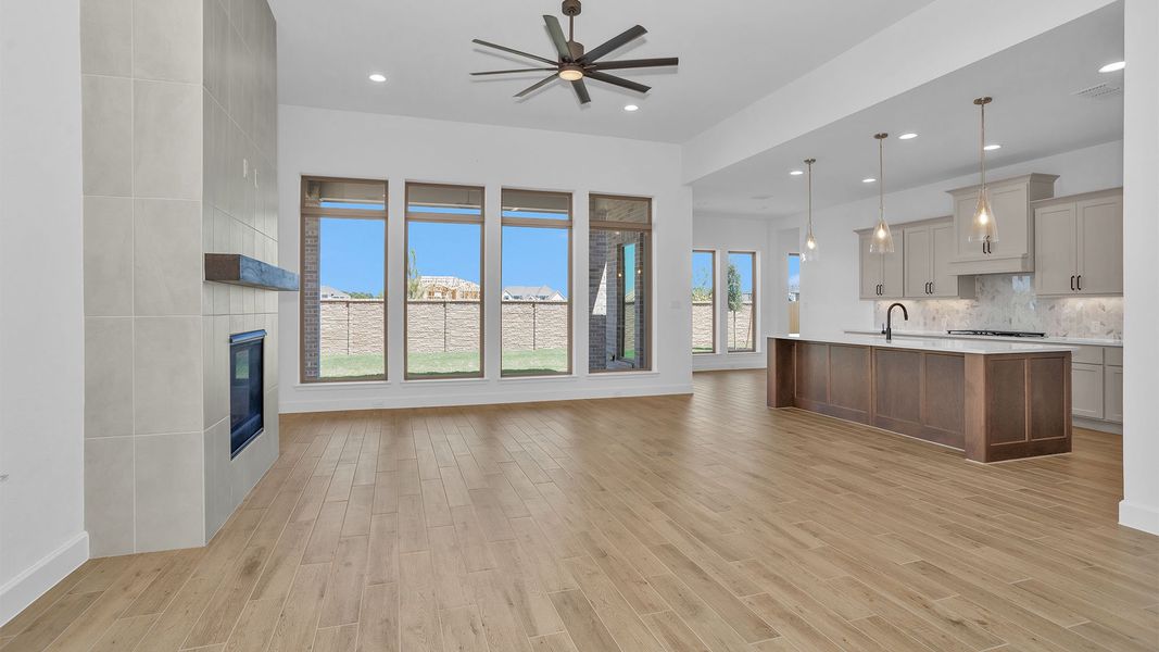 Spacious, unfurnished interior of a new home in Lakes of Cane Island, Katy (Image 21).